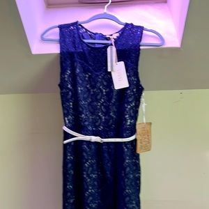 Navy lined lace dress with white belt gorgeous never worn tags on size L